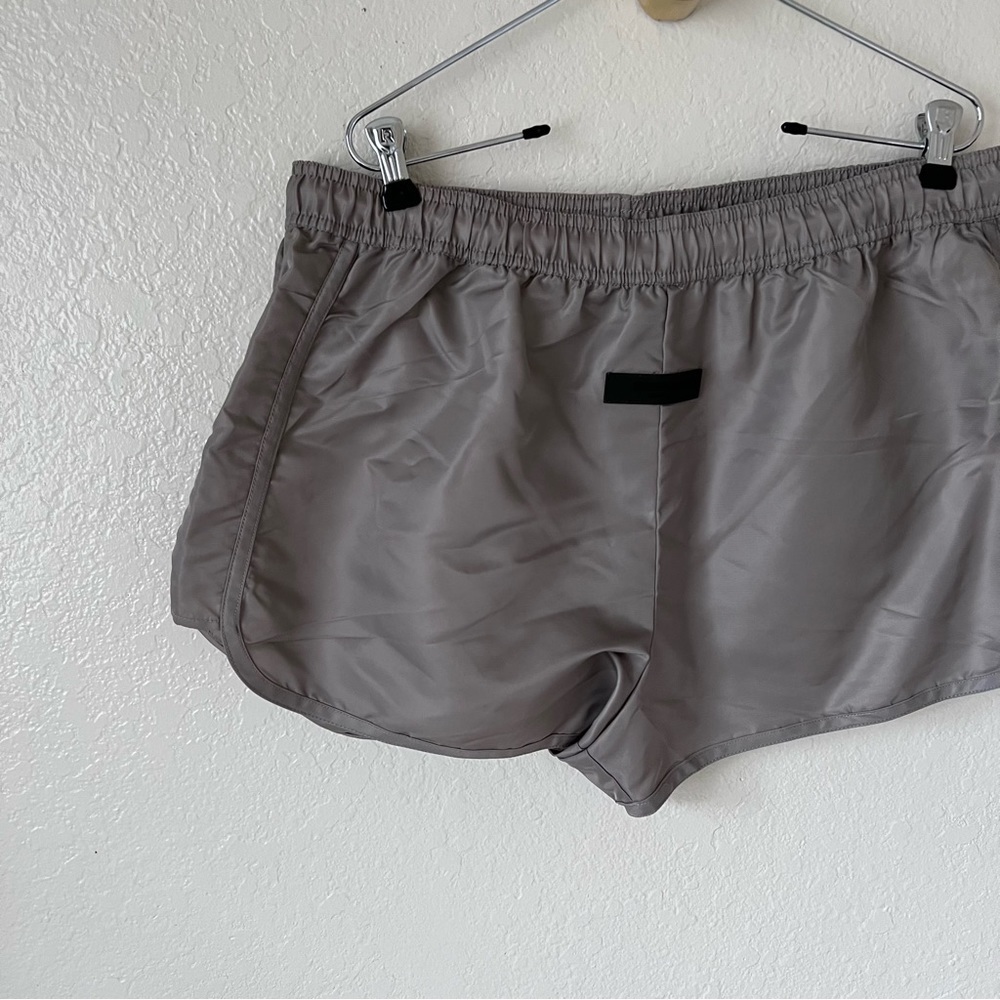 NWT Fear of God ESSENTIALS running shorts size XL - Picture 8 of 10